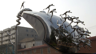Illustration for article titled These are China's weirdest monuments